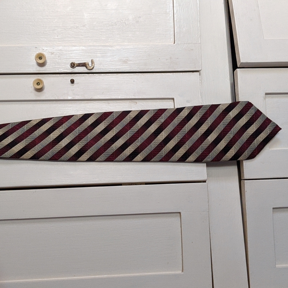 Vintage Jhane Barnes repp tie